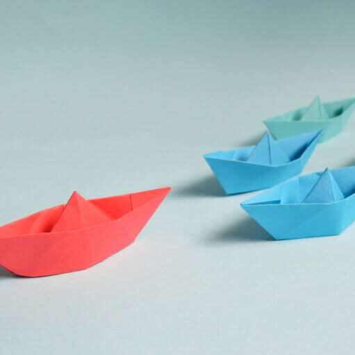 red boat, blue boat, green boat